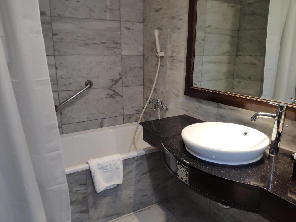 Church Boutique Hotel Hang Trong هانوي المظهر الخارجي الصورة
